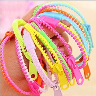 Rainbow-colored Zipper Bracelet - Monique Biz
